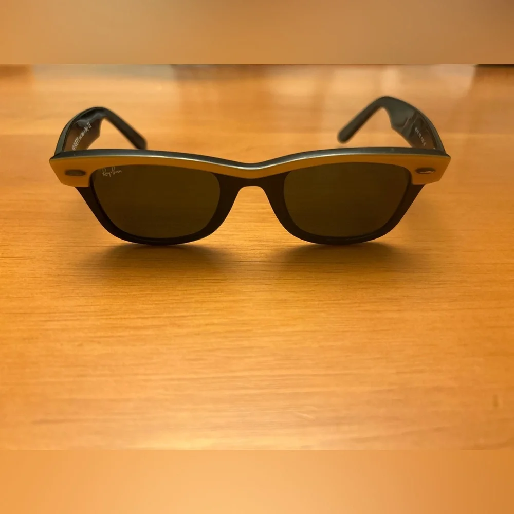 Ray-Ban Classic Black and Gold Wayfarer Sunglasses